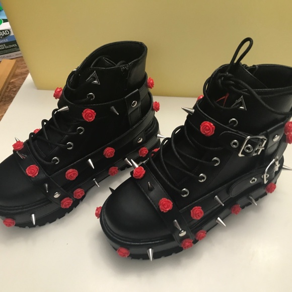 YRU Slayr Rose Black Bondage Spike Boot Size 7 NIB NWT - Picture 2 of 8